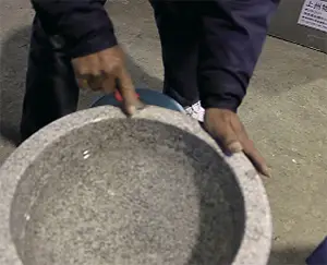 石臼の清掃3
