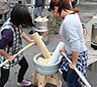 親子での餅つき